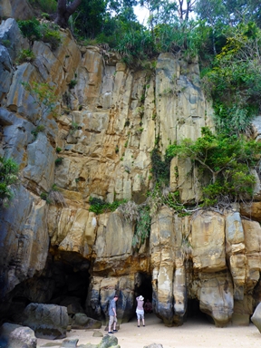 西表島の洞窟探検・遊覧観光