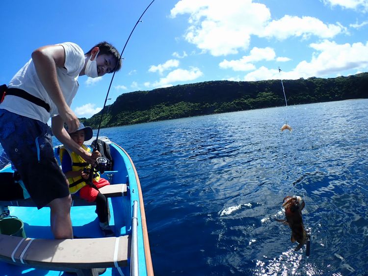 夏休みファミリー2 楽しかった浜遊び 西表島の釣り シュノーケル 滝への少人数ツアー 島道楽